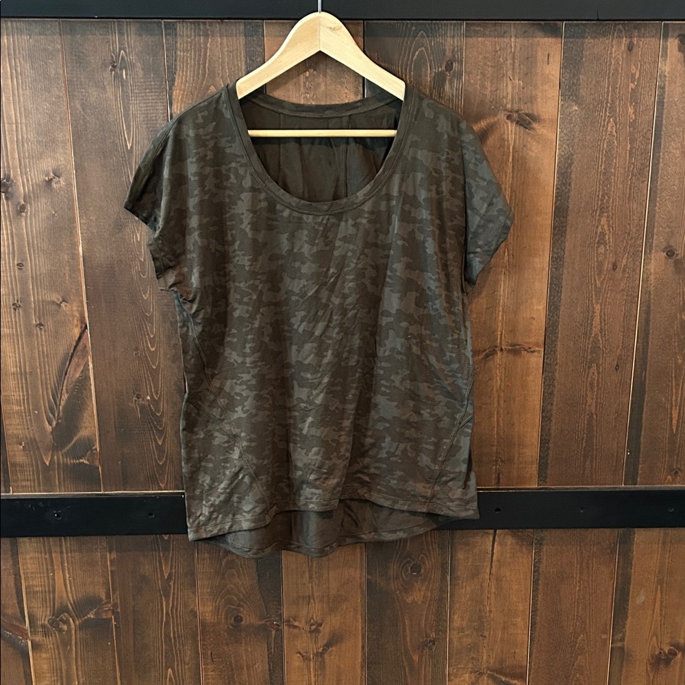 Lululemon Camouflage Short Sleeve Tee Women's Size 10